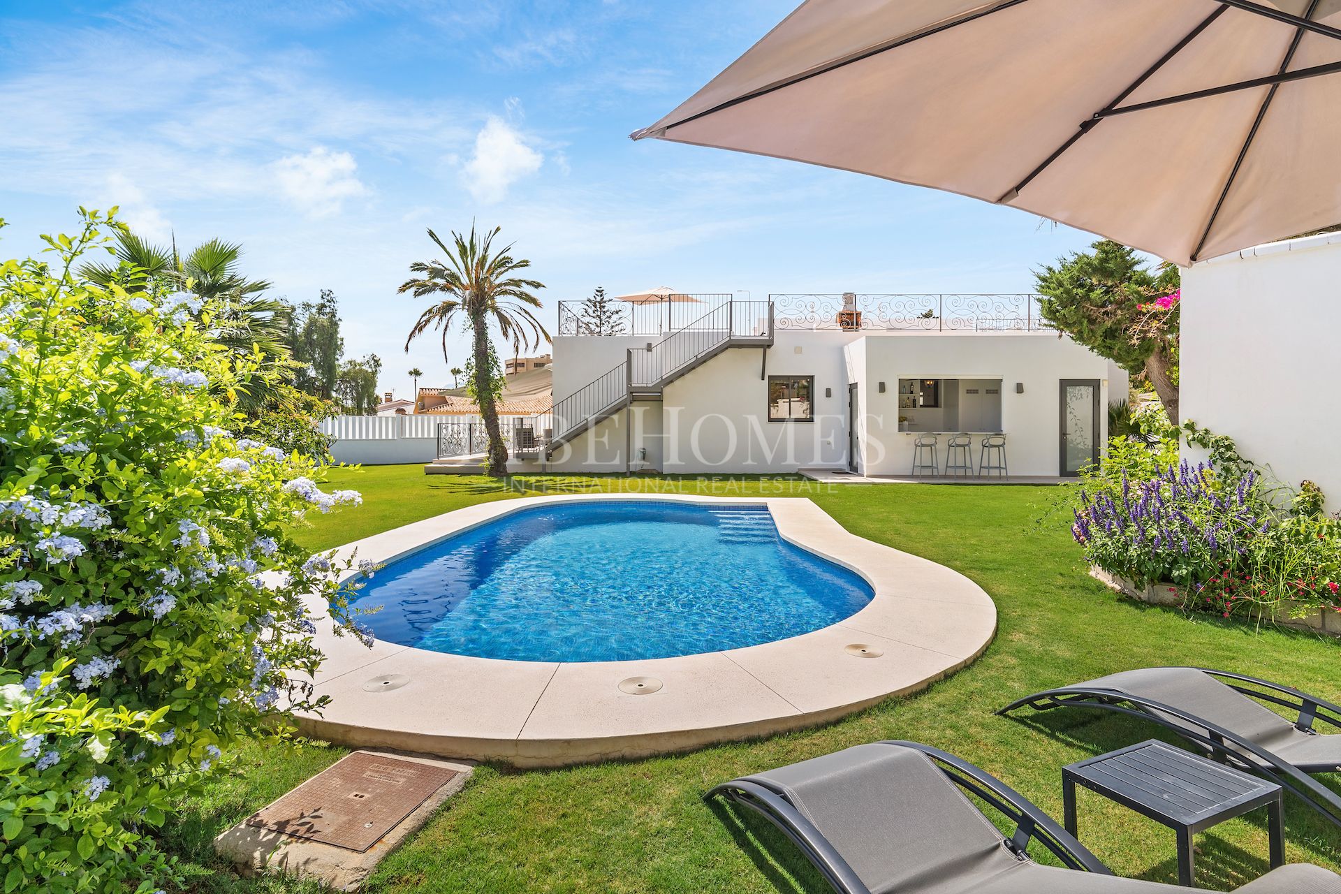 Cozy villa, short walk to the beach, Isdabe, New Golden Mile, Estepona
