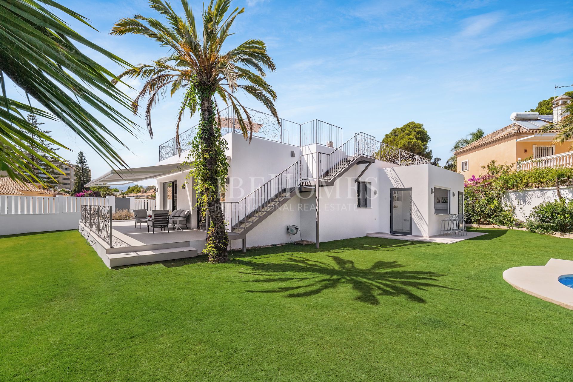 Cozy villa, short walk to the beach, Isdabe, New Golden Mile, Estepona
