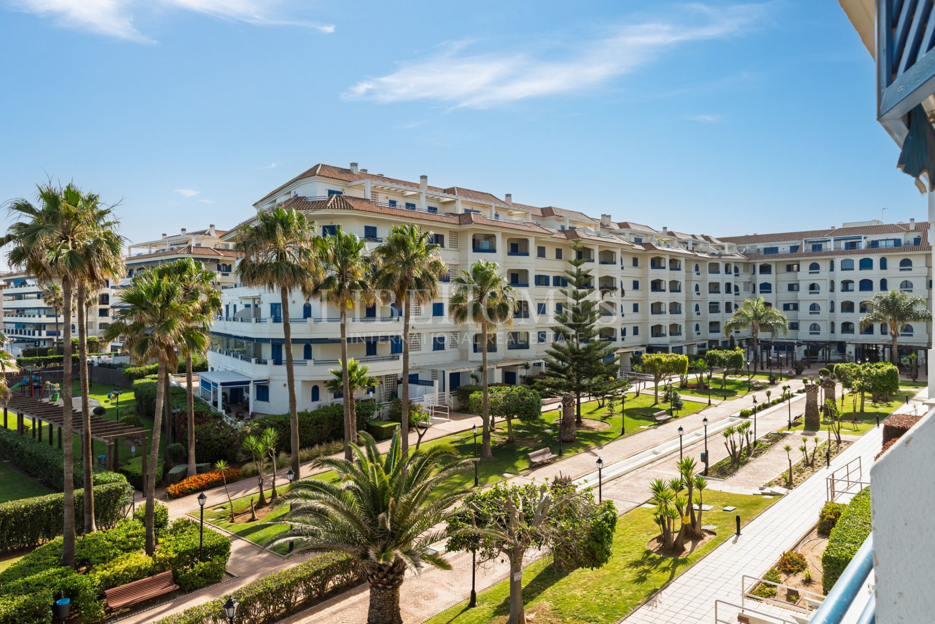 Beachfront apartment, terrace facing the sea, La Noria, Sabinillas