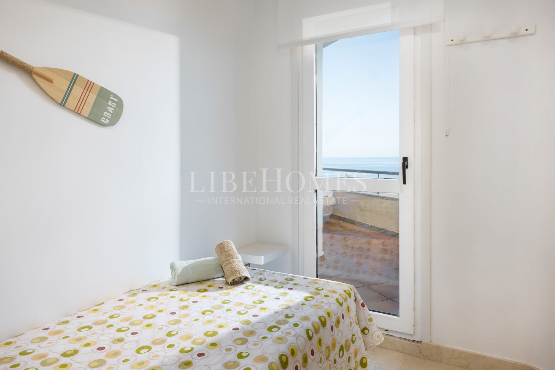 Beachfront apartment, terrace facing the sea, La Noria, Sabinillas