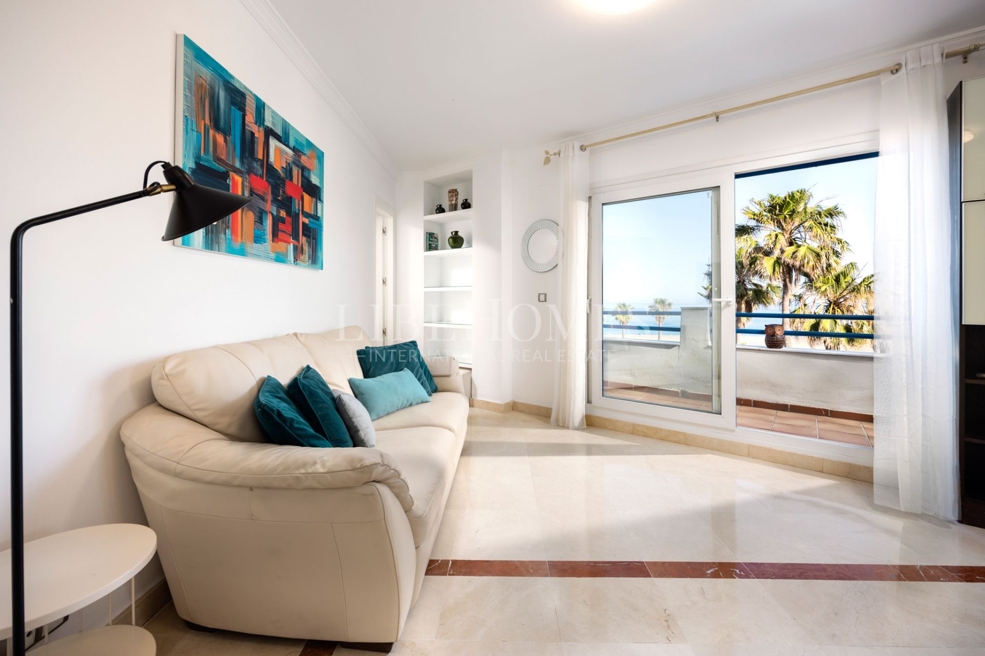 Beachfront apartment, terrace facing the sea, La Noria, Sabinillas