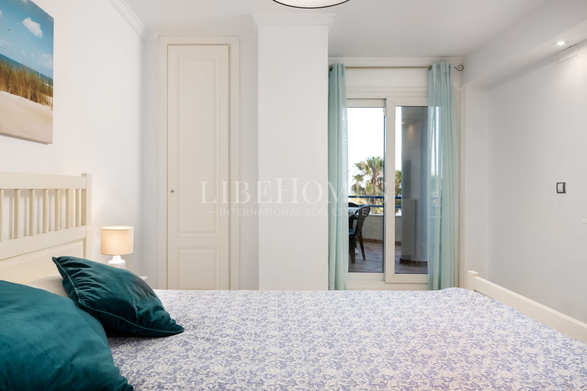 Beachfront apartment, terrace facing the sea, La Noria, Sabinillas