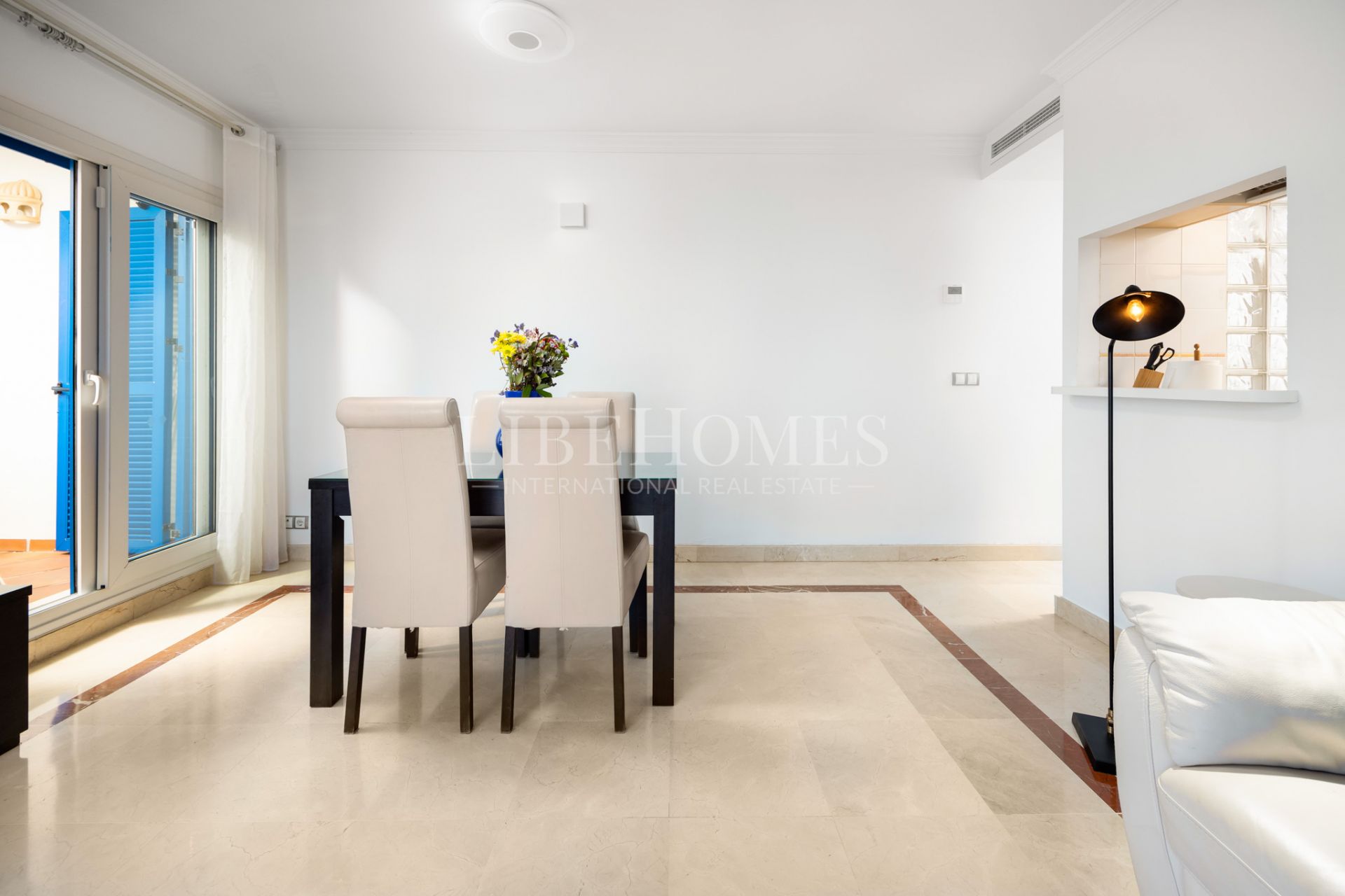 Beachfront apartment, terrace facing the sea, La Noria, Sabinillas