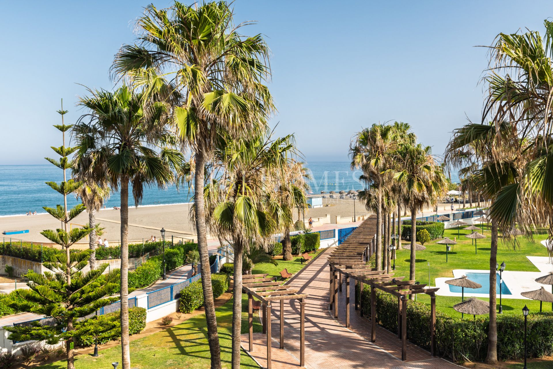 Beachfront apartment, terrace facing the sea, La Noria, Sabinillas