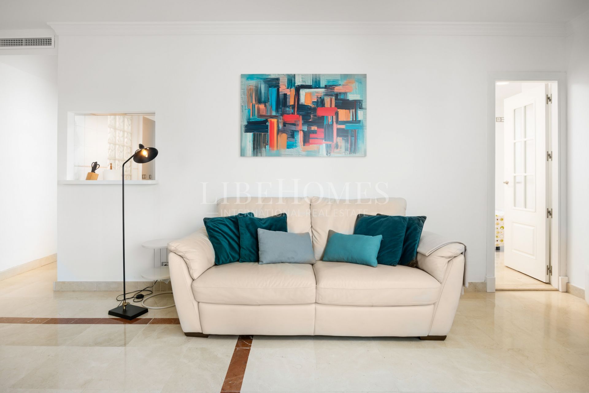 Beachfront apartment, terrace facing the sea, La Noria, Sabinillas