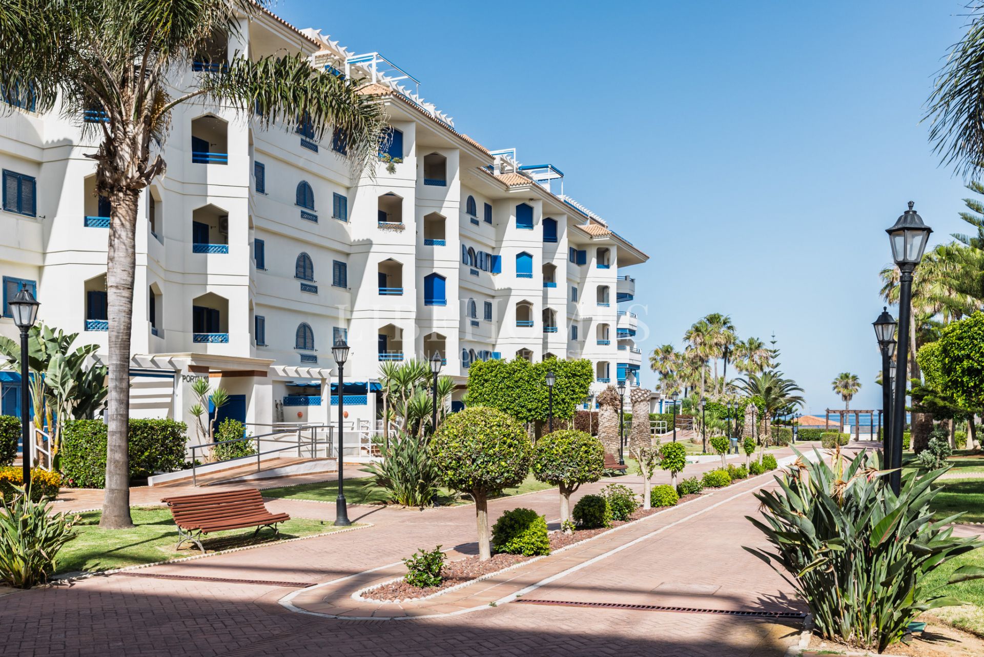 Beachfront apartment, terrace facing the sea, La Noria, Sabinillas