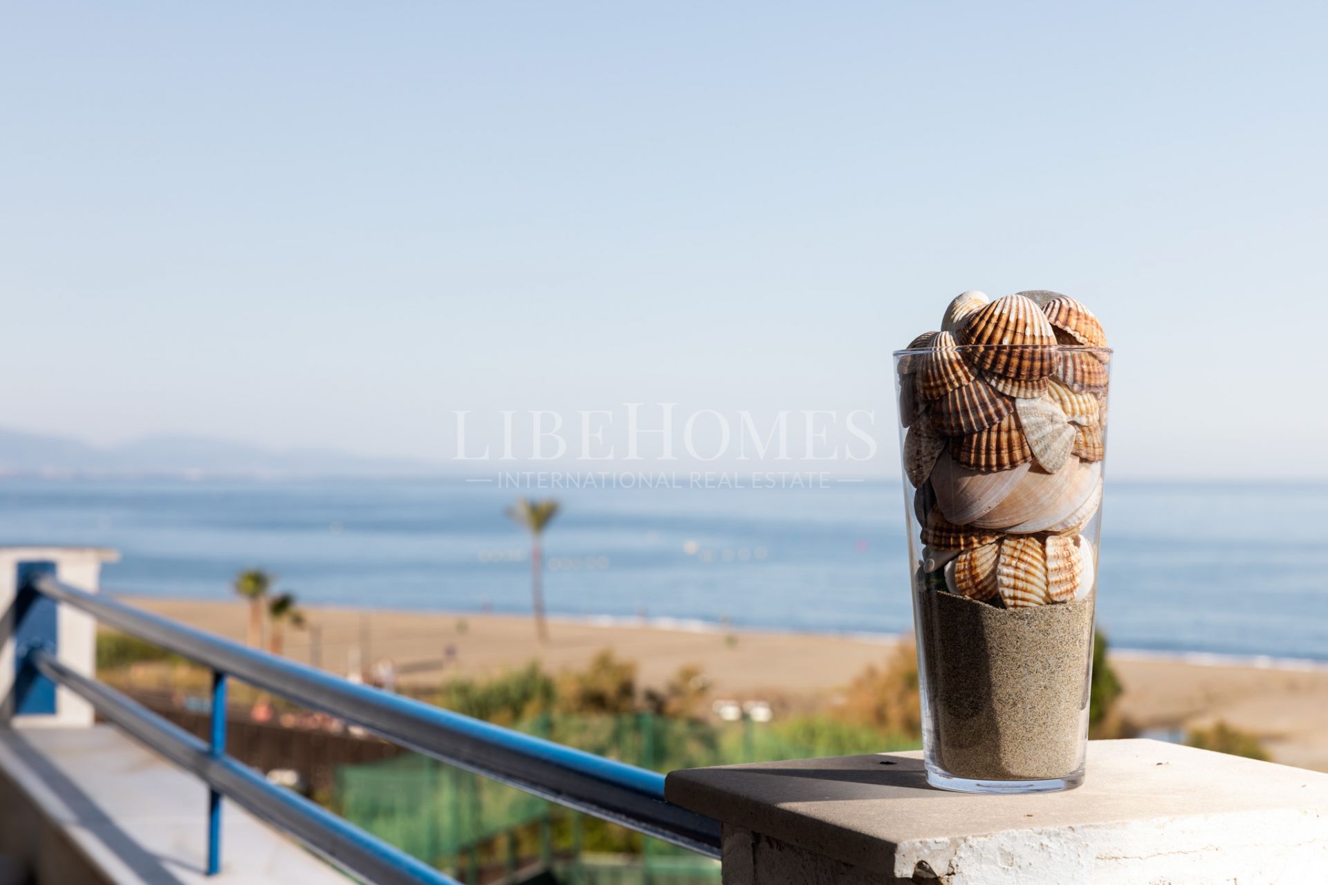 Beachfront apartment, terrace facing the sea, La Noria, Sabinillas
