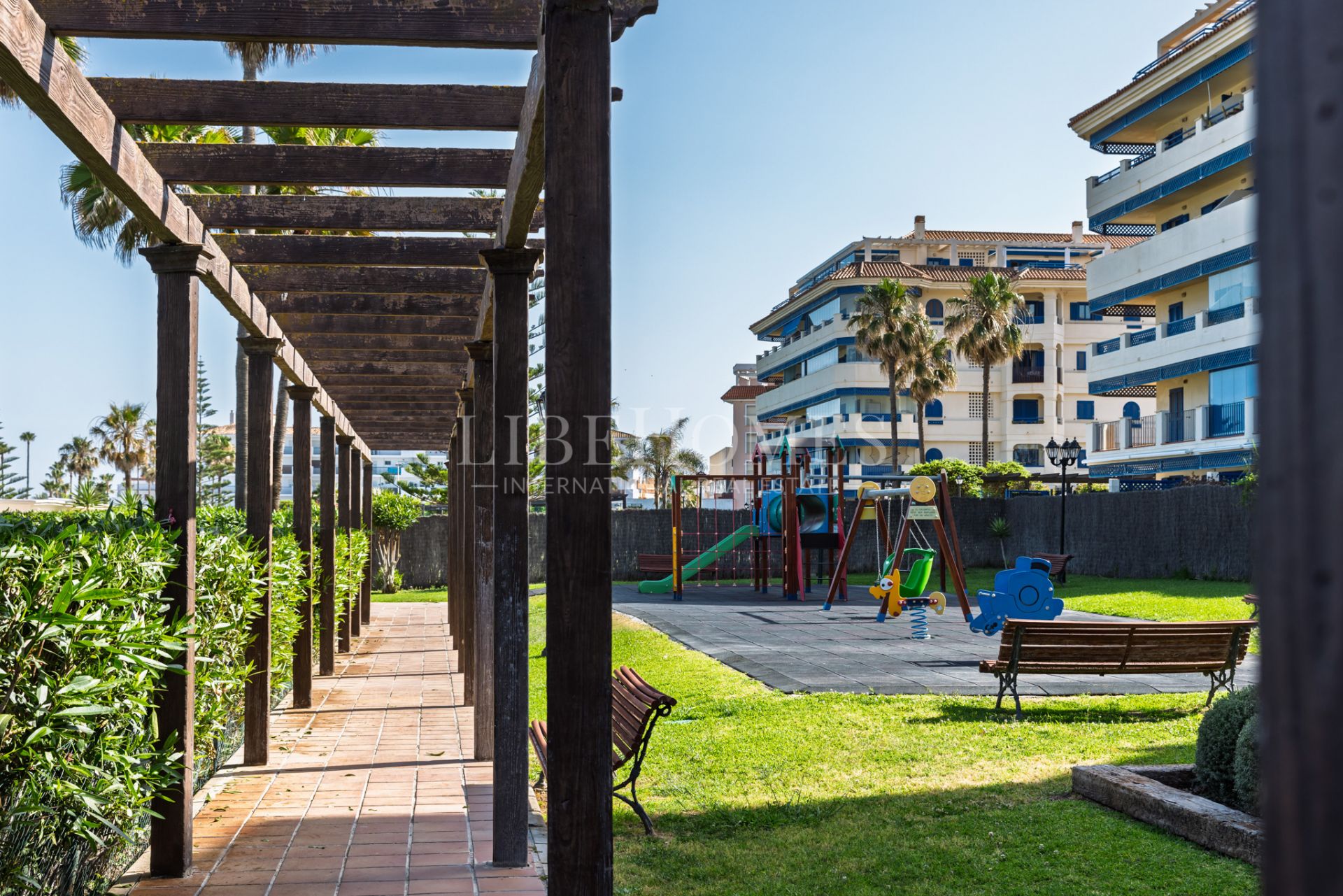 Beachfront apartment, terrace facing the sea, La Noria, Sabinillas