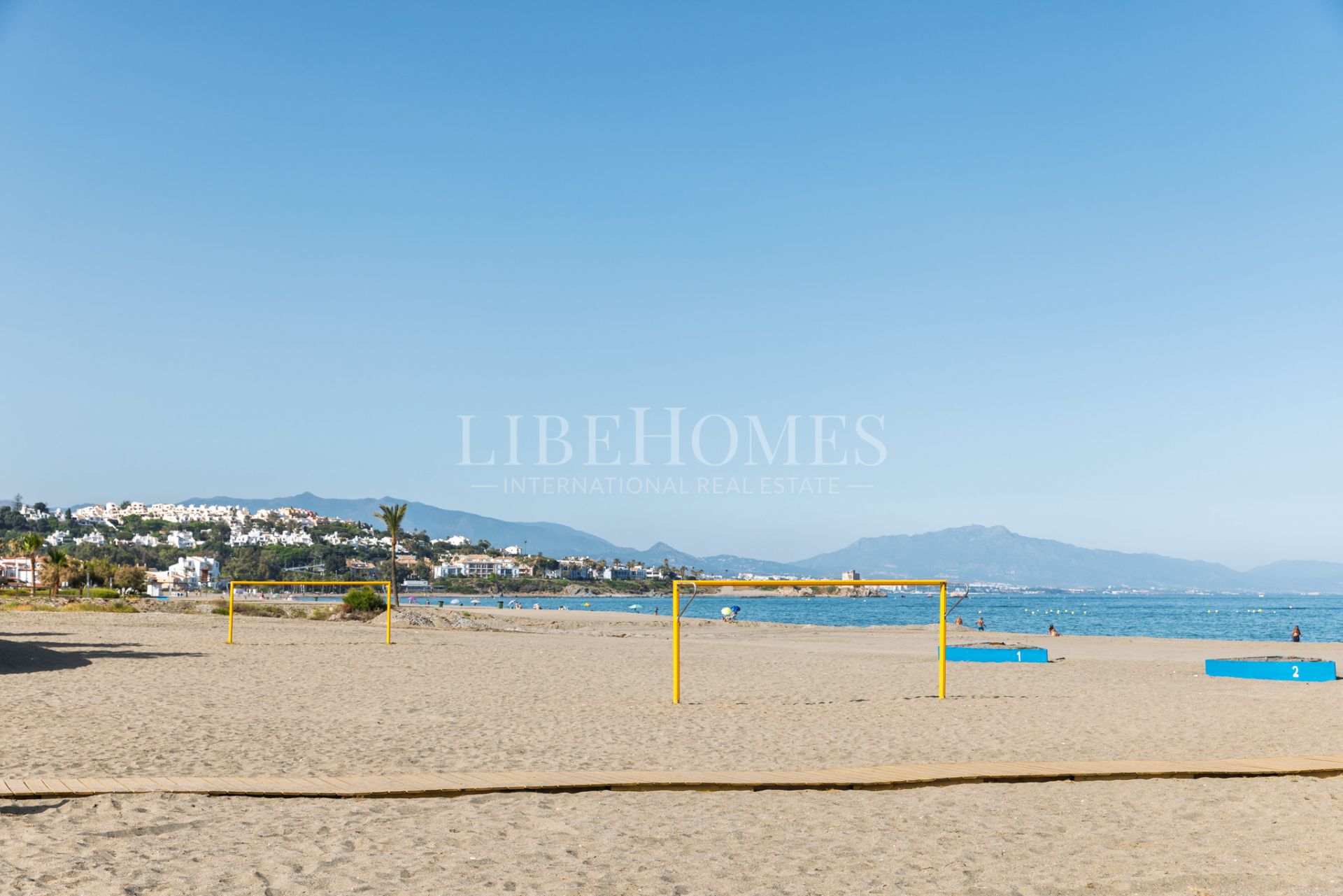 Beachfront apartment, terrace facing the sea, La Noria, Sabinillas