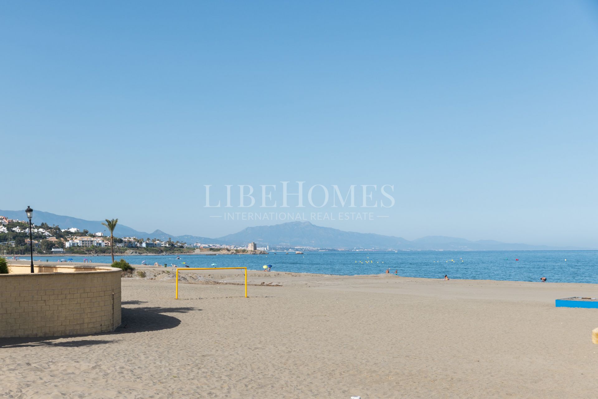 Beachfront apartment, terrace facing the sea, La Noria, Sabinillas
