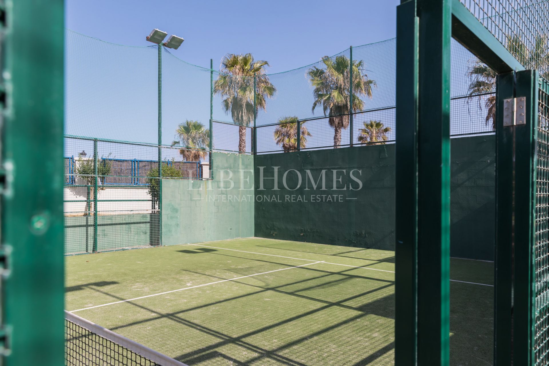 Beachfront apartment, terrace facing the sea, La Noria, Sabinillas