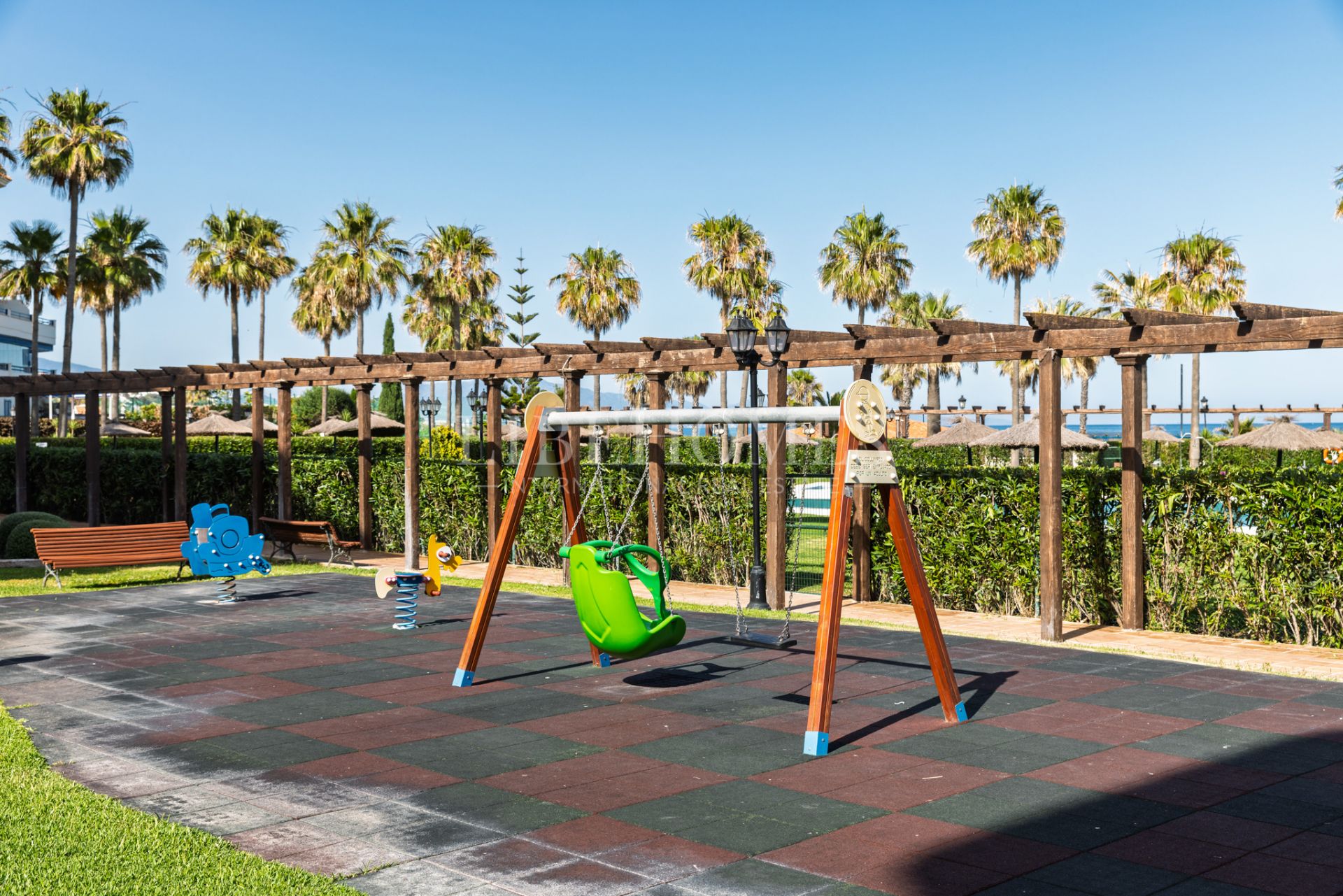 Beachfront apartment, terrace facing the sea, La Noria, Sabinillas