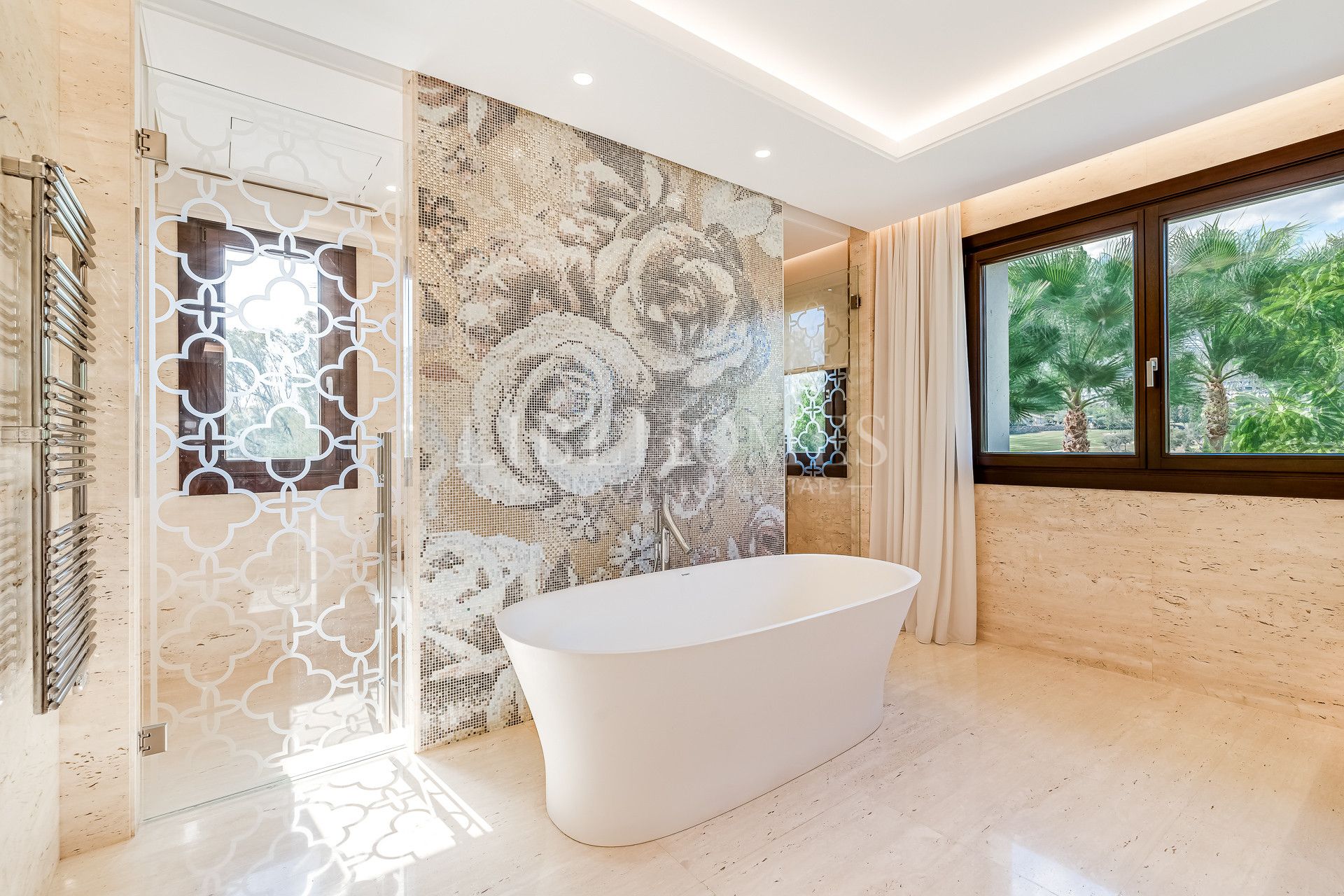 Вилла на продажу в Los Naranjos Golf, Новая Андалусия