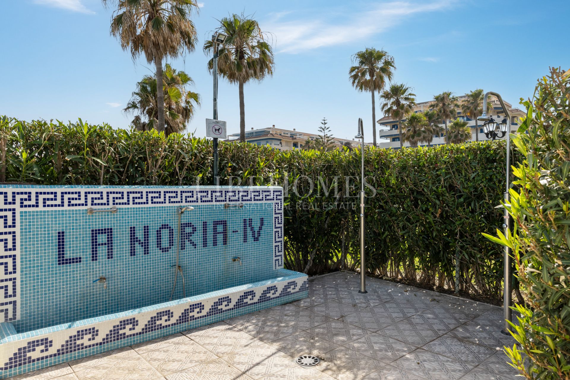 Beachfront apartment, facing the sea, in La Noria IV, Sabinillas