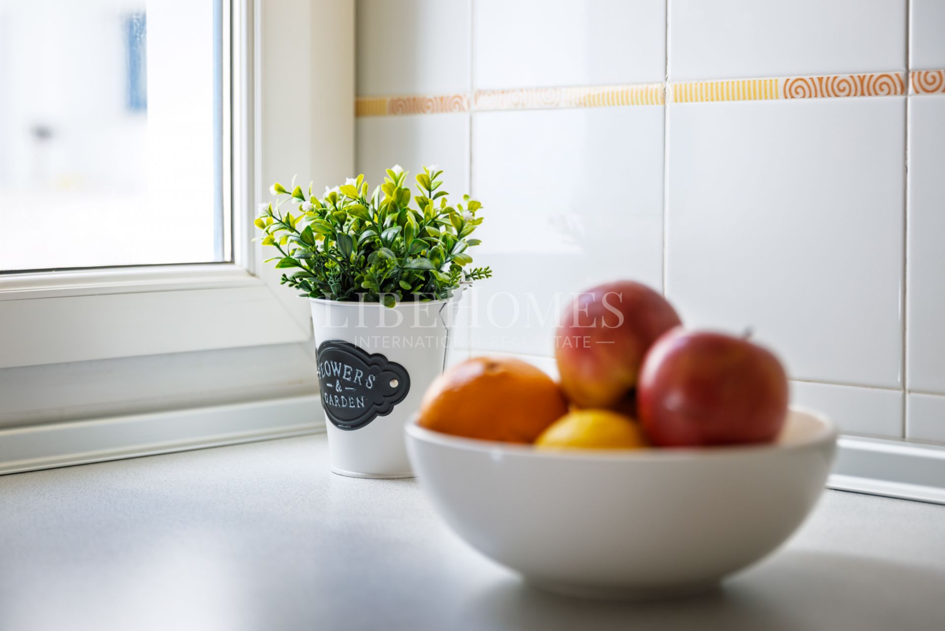 Beachfront apartment, facing the sea, in La Noria IV, Sabinillas