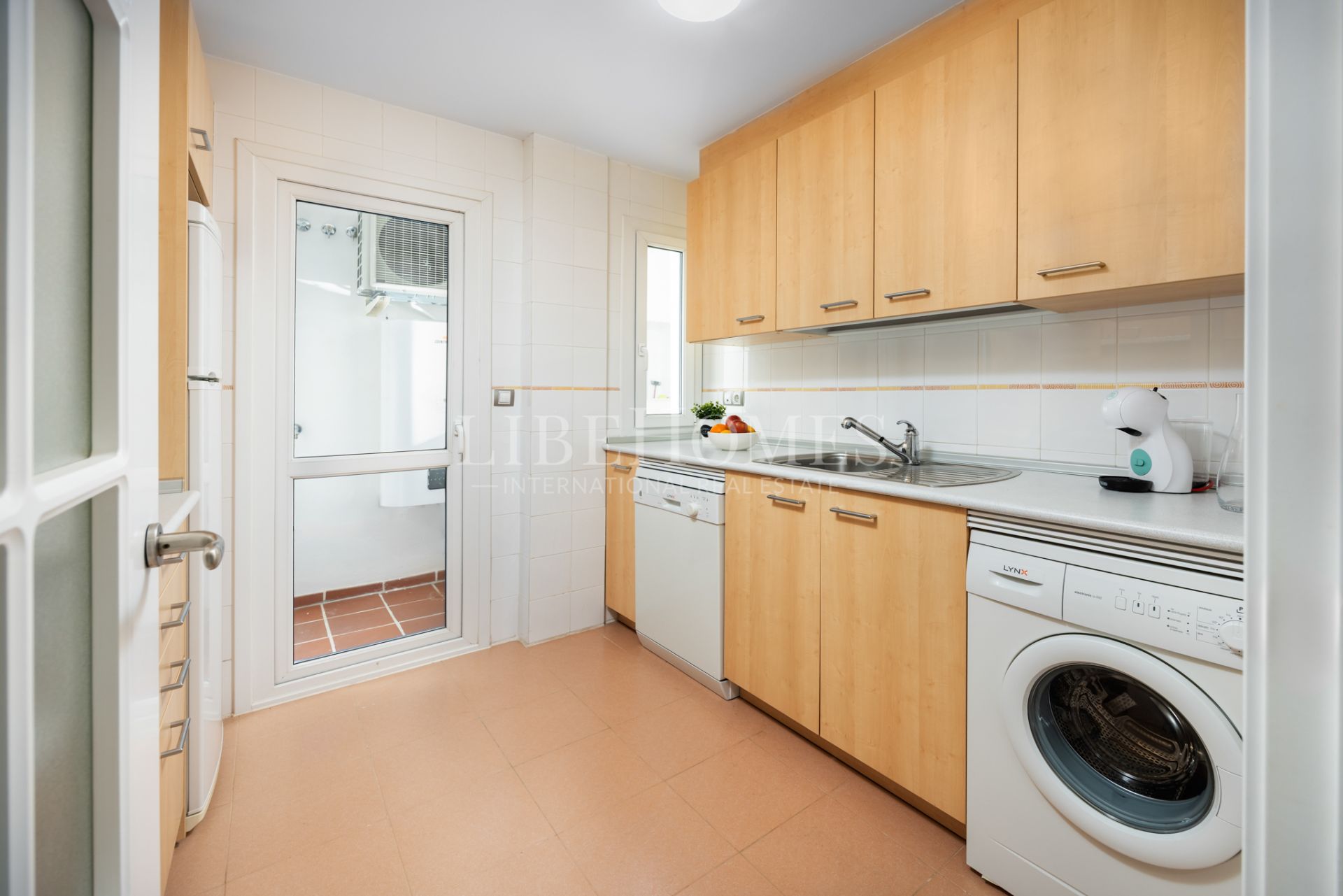 Beachfront apartment, facing the sea, in La Noria IV, Sabinillas