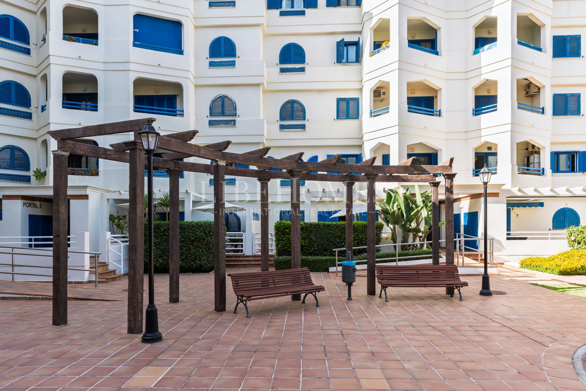 Beachfront apartment, facing the sea, in La Noria IV, Sabinillas