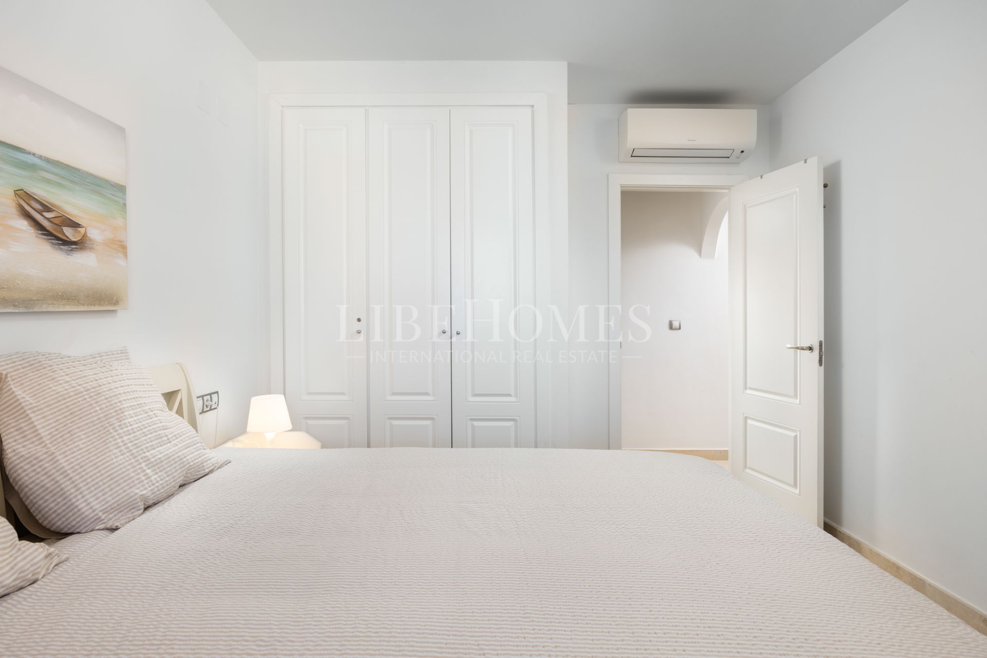 Beachfront apartment, facing the sea, in La Noria IV, Sabinillas