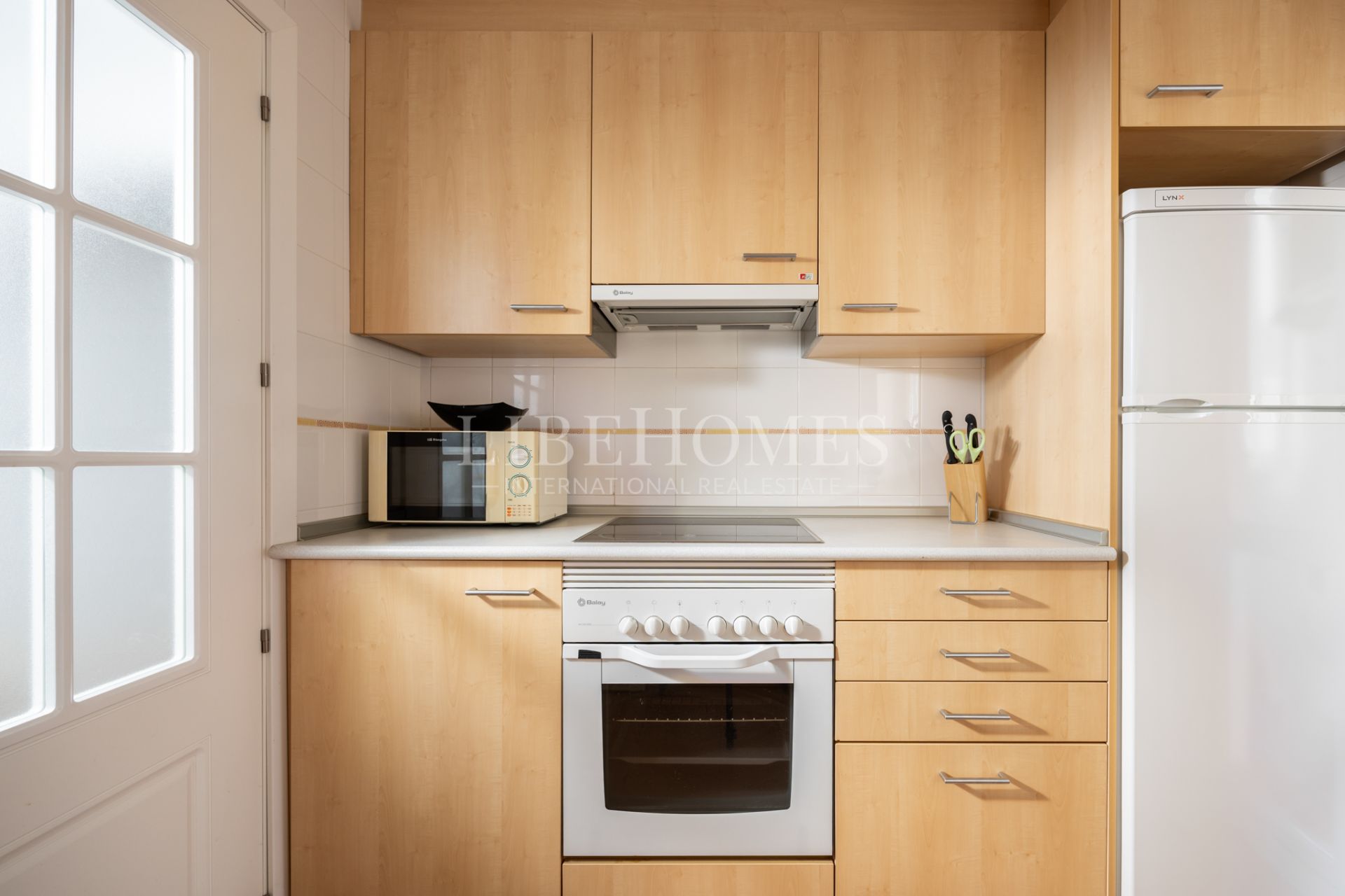 Beachfront apartment, facing the sea, in La Noria IV, Sabinillas