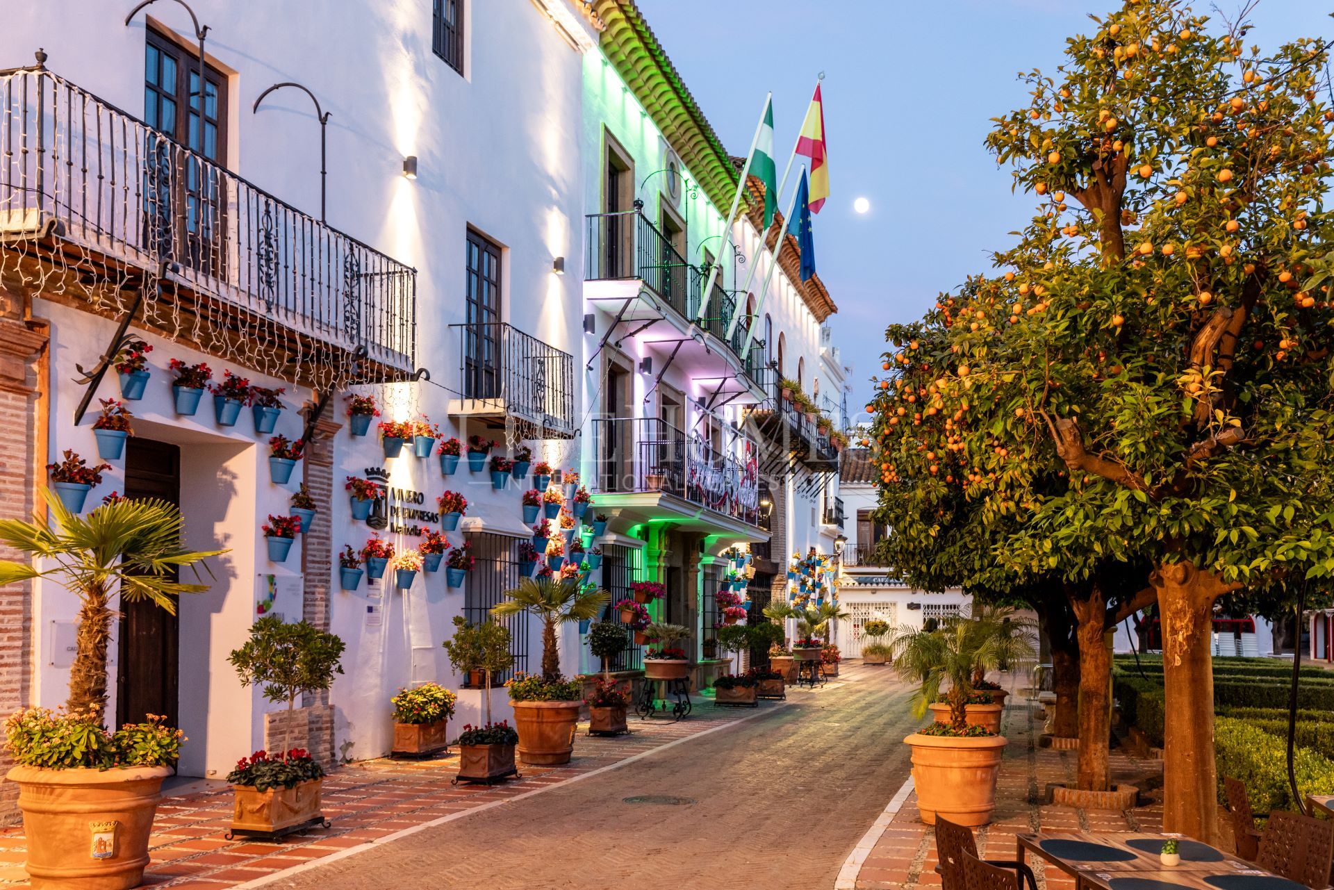 Apartment in the centre of Marbella, on the second line of the beach