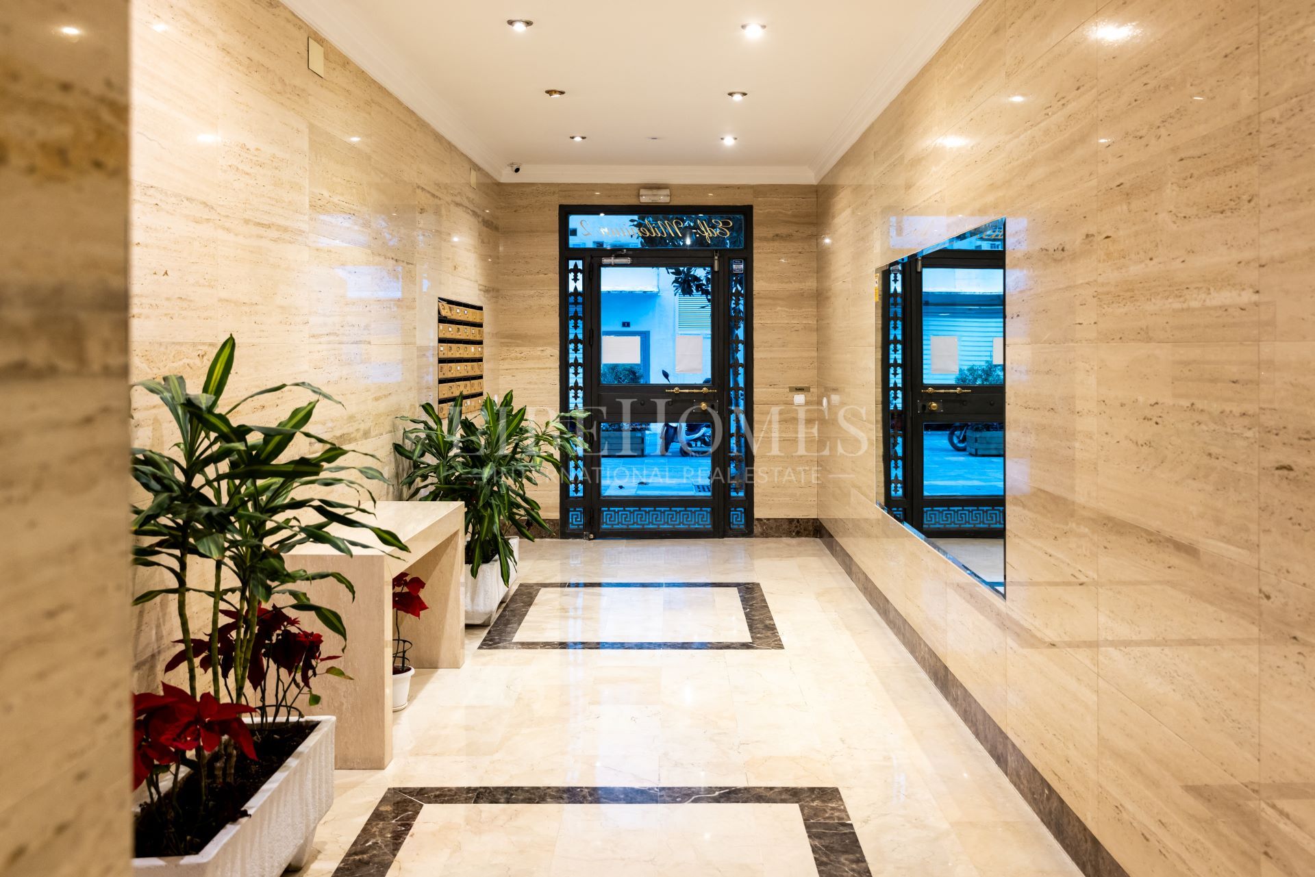 Apartment in the centre of Marbella, on the second line of the beach