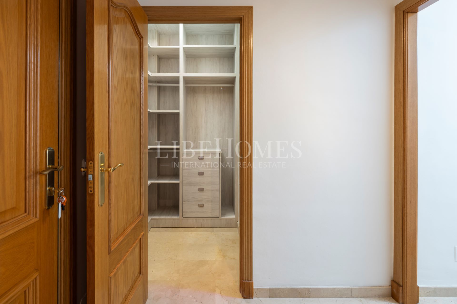 Apartment in the centre of Marbella, on the second line of the beach