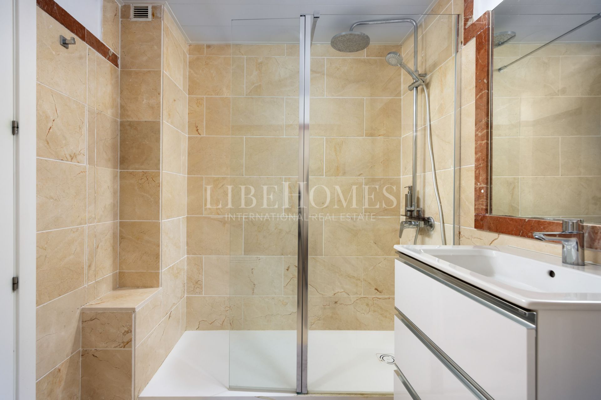 Апартамент на продажу в Sabinillas, Манильва