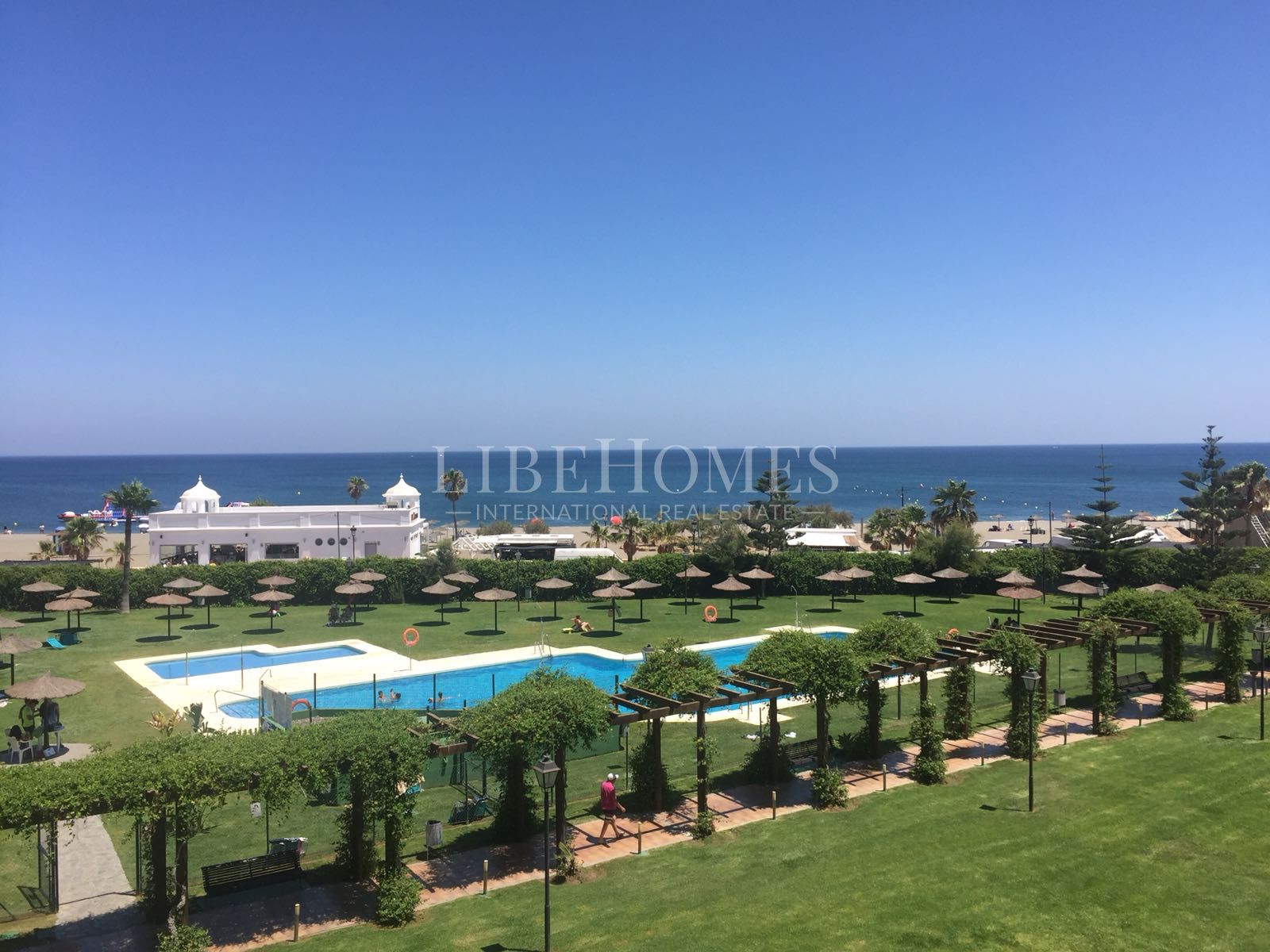 Beachfront apartment, big terrace facing the sea, La Noria, Sabinillas