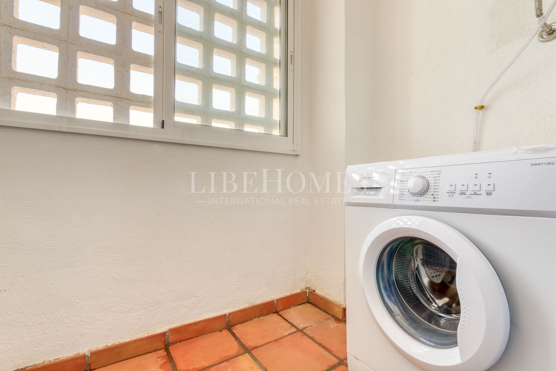 Beachfront apartment, big terrace facing the sea, La Noria, Sabinillas