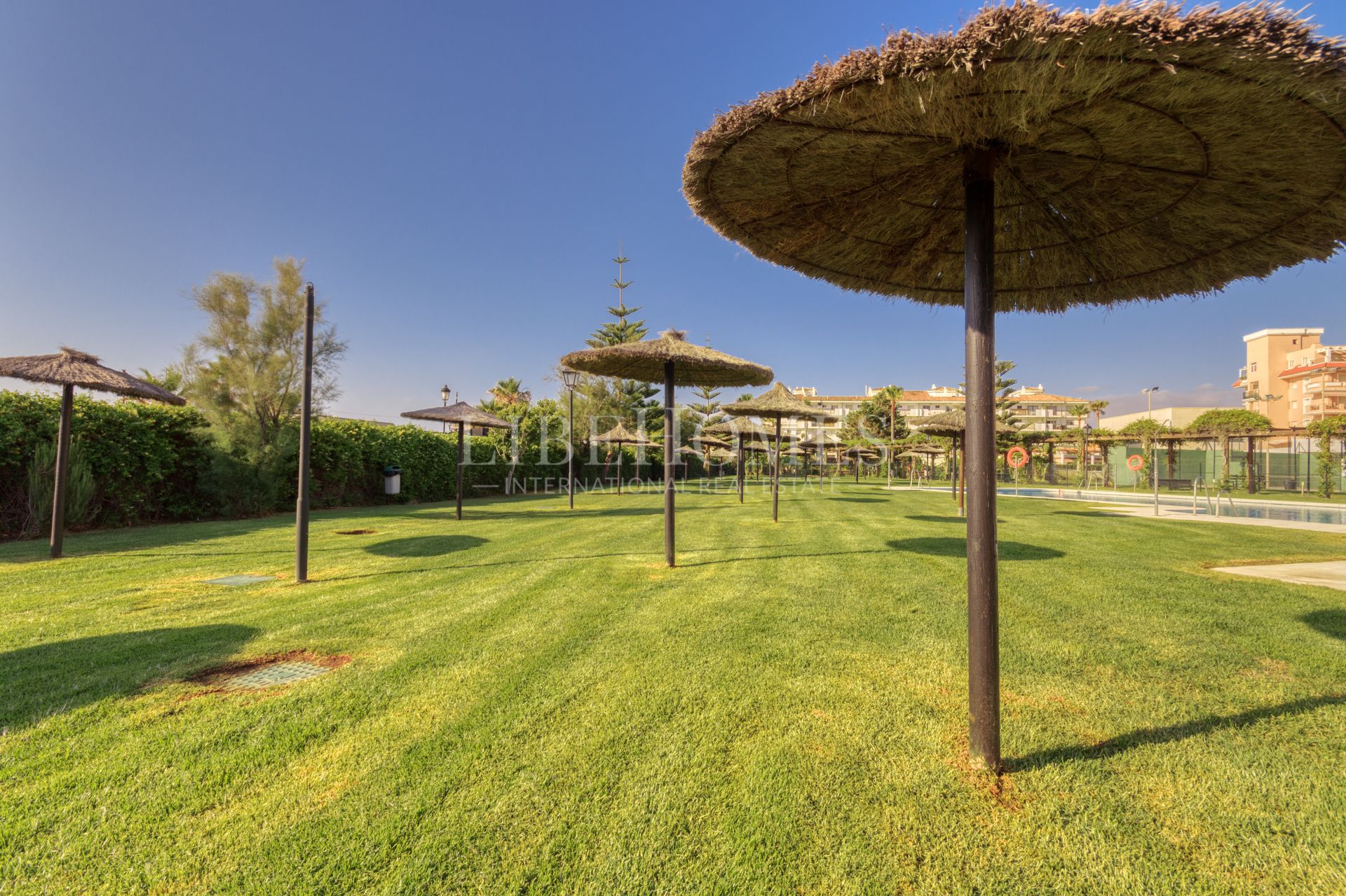 Beachfront apartment, big terrace facing the sea, La Noria, Sabinillas