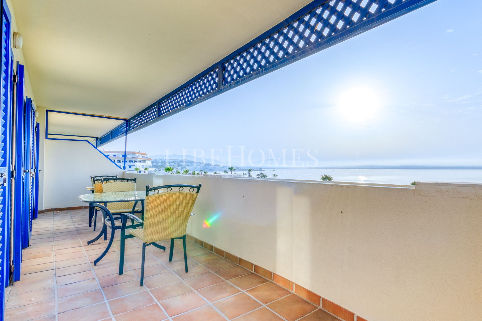 Beachfront apartment, big terrace facing the sea, La Noria, Sabinillas