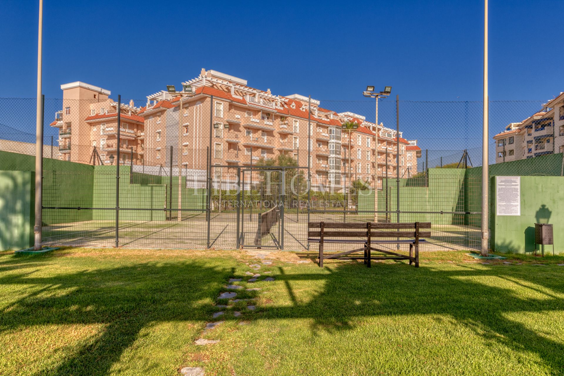 Beachfront apartment, big terrace facing the sea, La Noria, Sabinillas