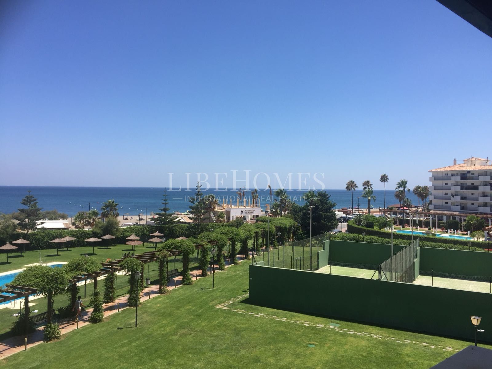 Beachfront apartment, big terrace facing the sea, La Noria, Sabinillas