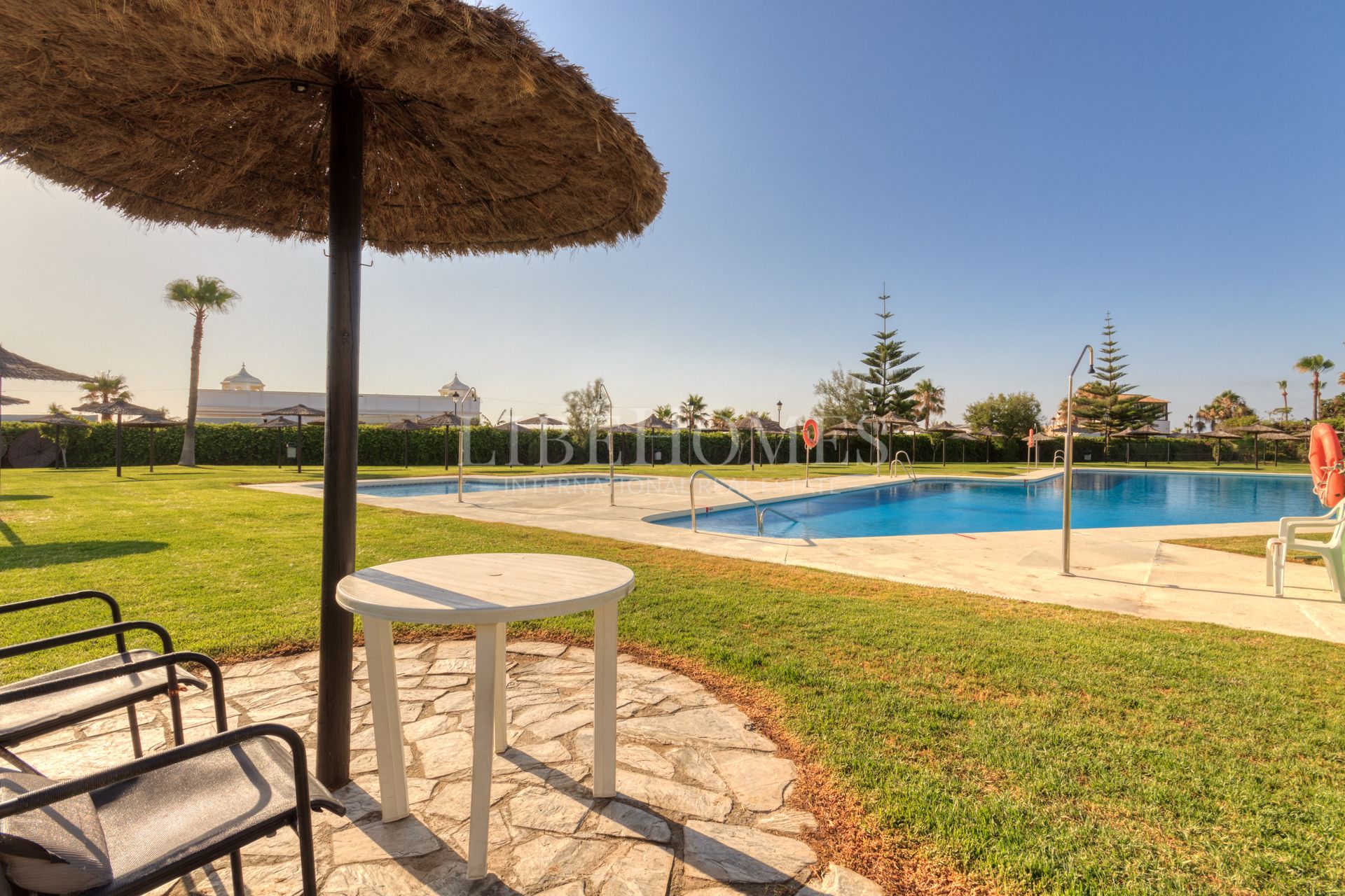 Beachfront apartment, big terrace facing the sea, La Noria, Sabinillas