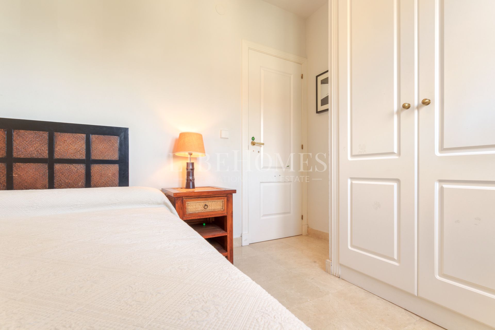 Beachfront apartment, big terrace facing the sea, La Noria, Sabinillas