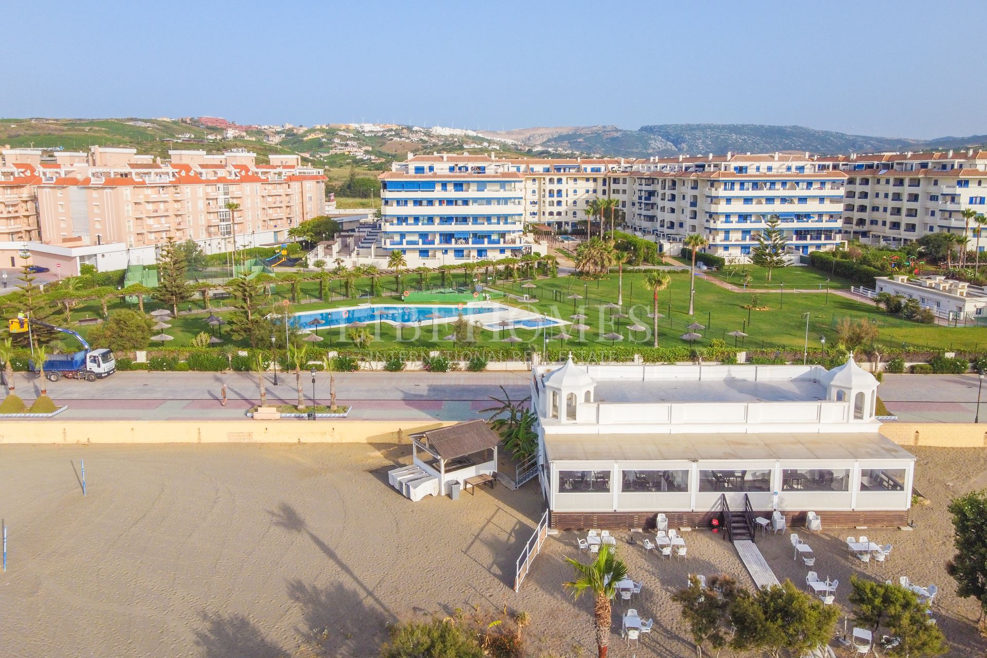 Beachfront apartment, big terrace facing the sea, La Noria, Sabinillas