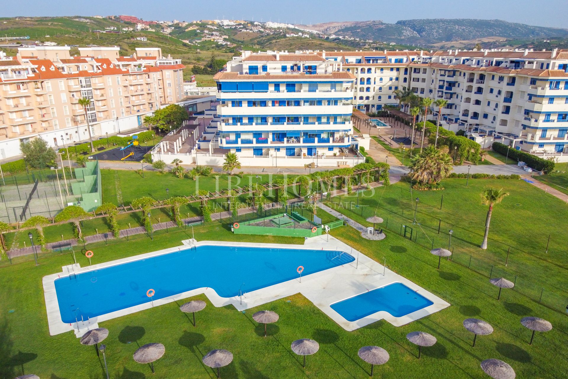 Beachfront apartment, big terrace facing the sea, La Noria, Sabinillas