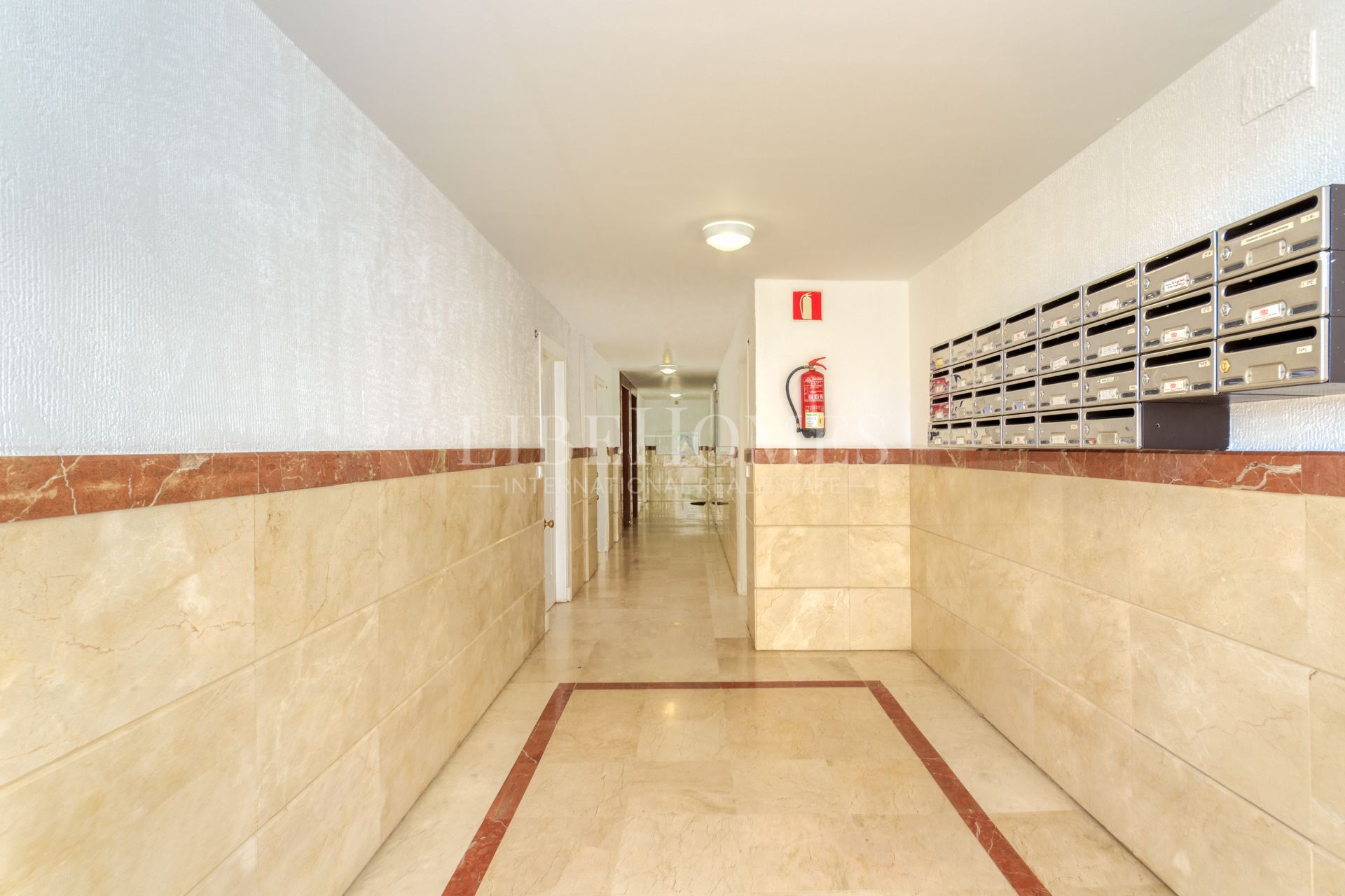 Beachfront apartment, big terrace facing the sea, La Noria, Sabinillas