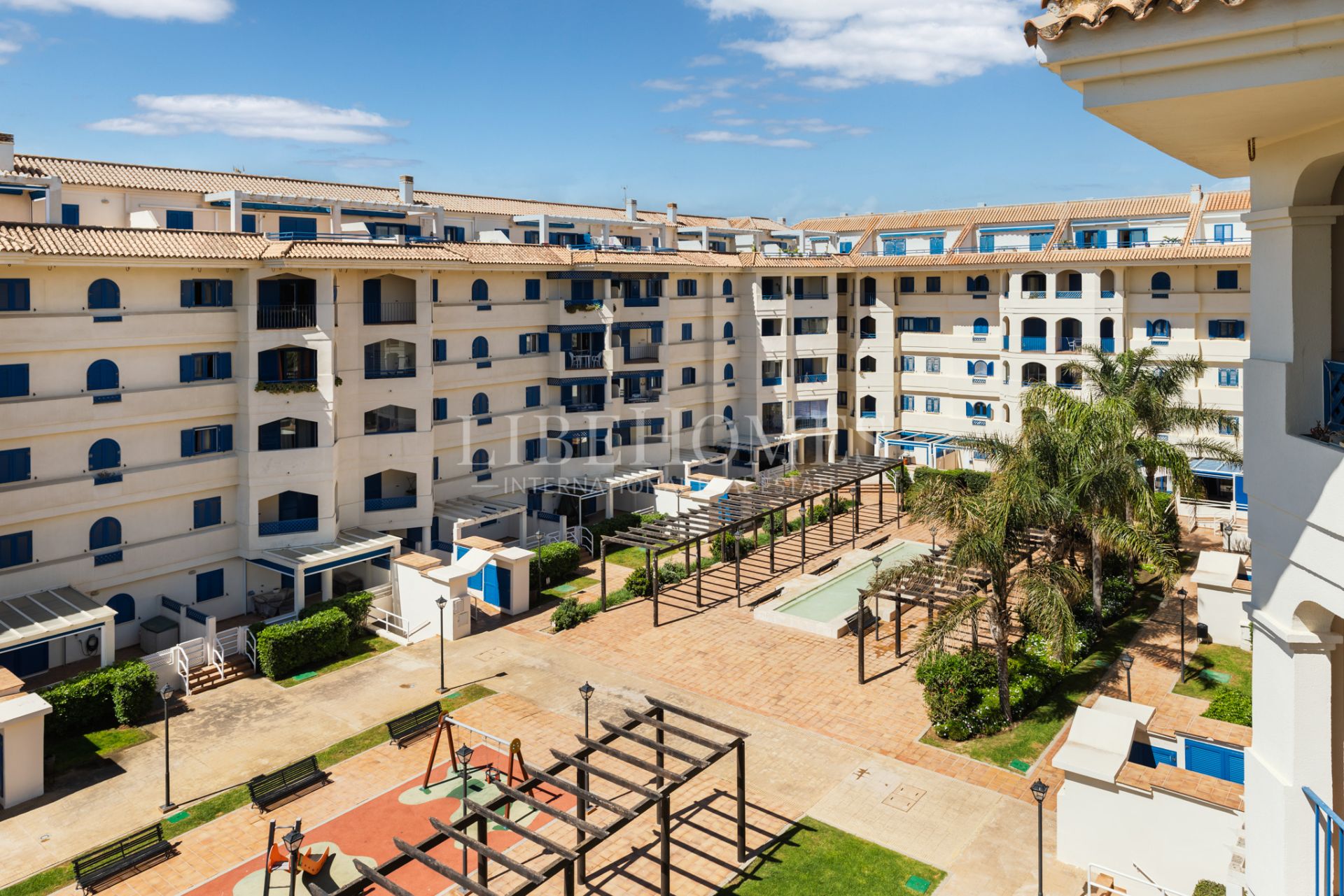 Beachfront apartment, big terrace facing the sea, La Noria, Sabinillas