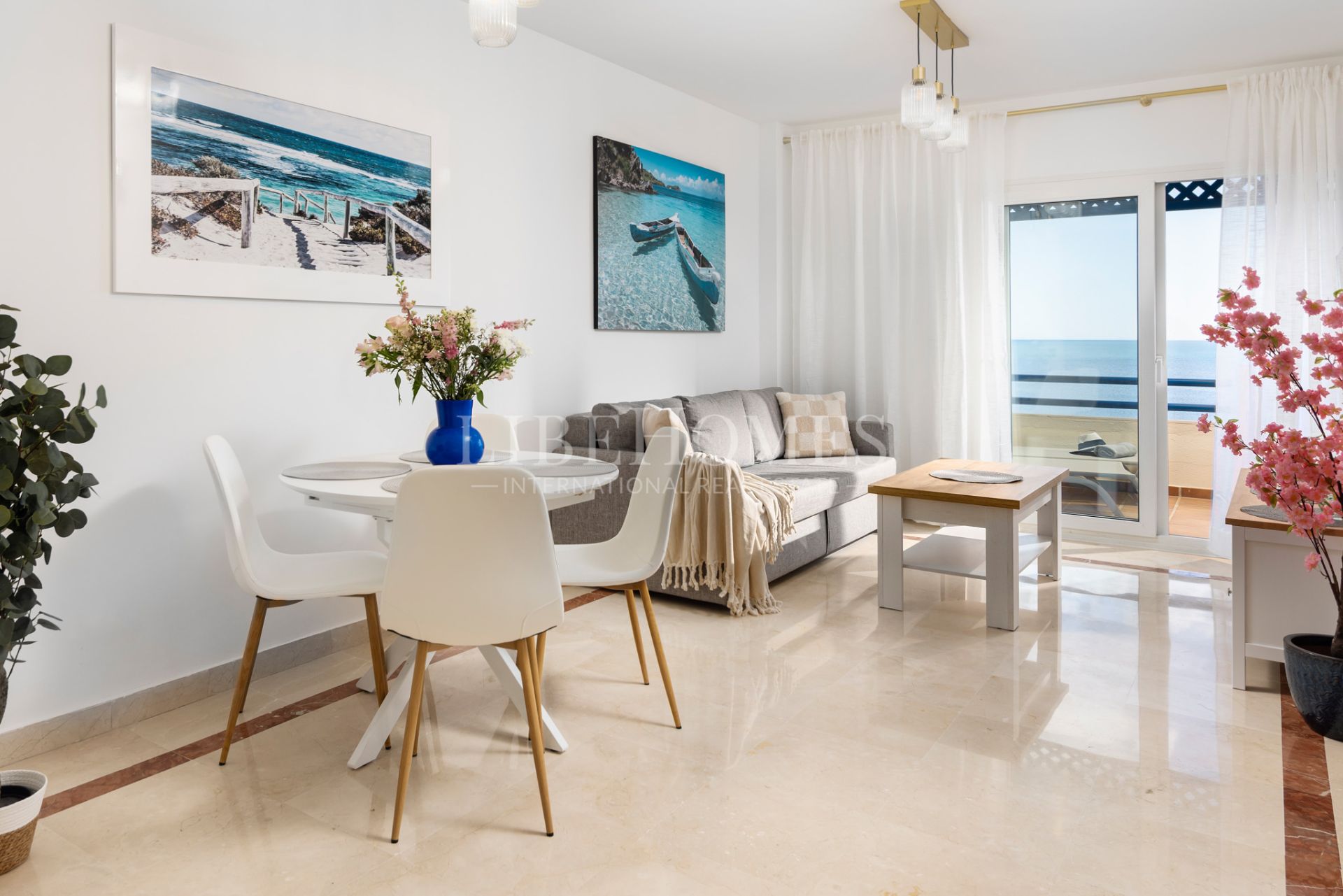 Beachfront apartment, big terrace facing the sea, La Noria, Sabinillas