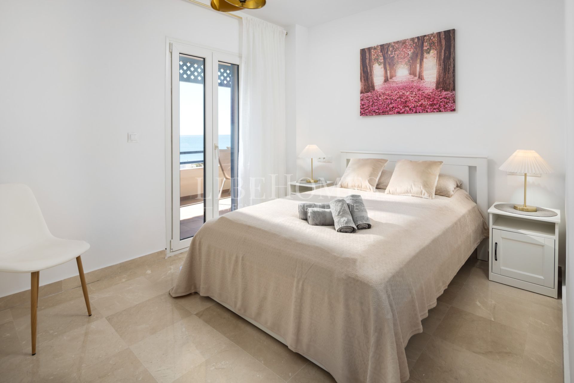 Beachfront apartment, big terrace facing the sea, La Noria, Sabinillas