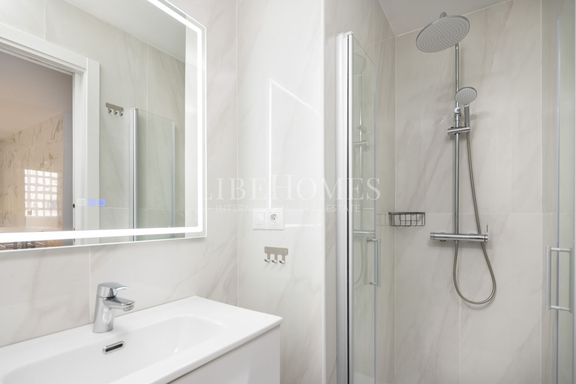 Beachfront apartment, big terrace facing the sea, La Noria, Sabinillas