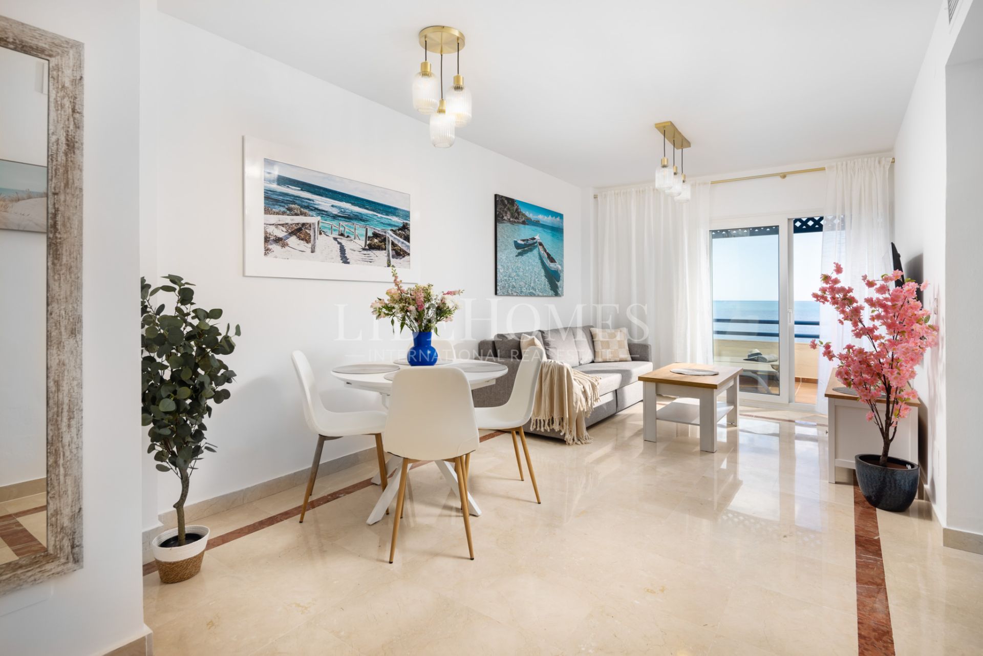 Beachfront apartment, big terrace facing the sea, La Noria, Sabinillas