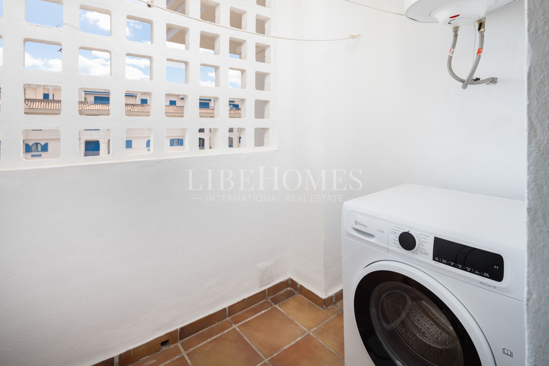 Beachfront apartment, big terrace facing the sea, La Noria, Sabinillas