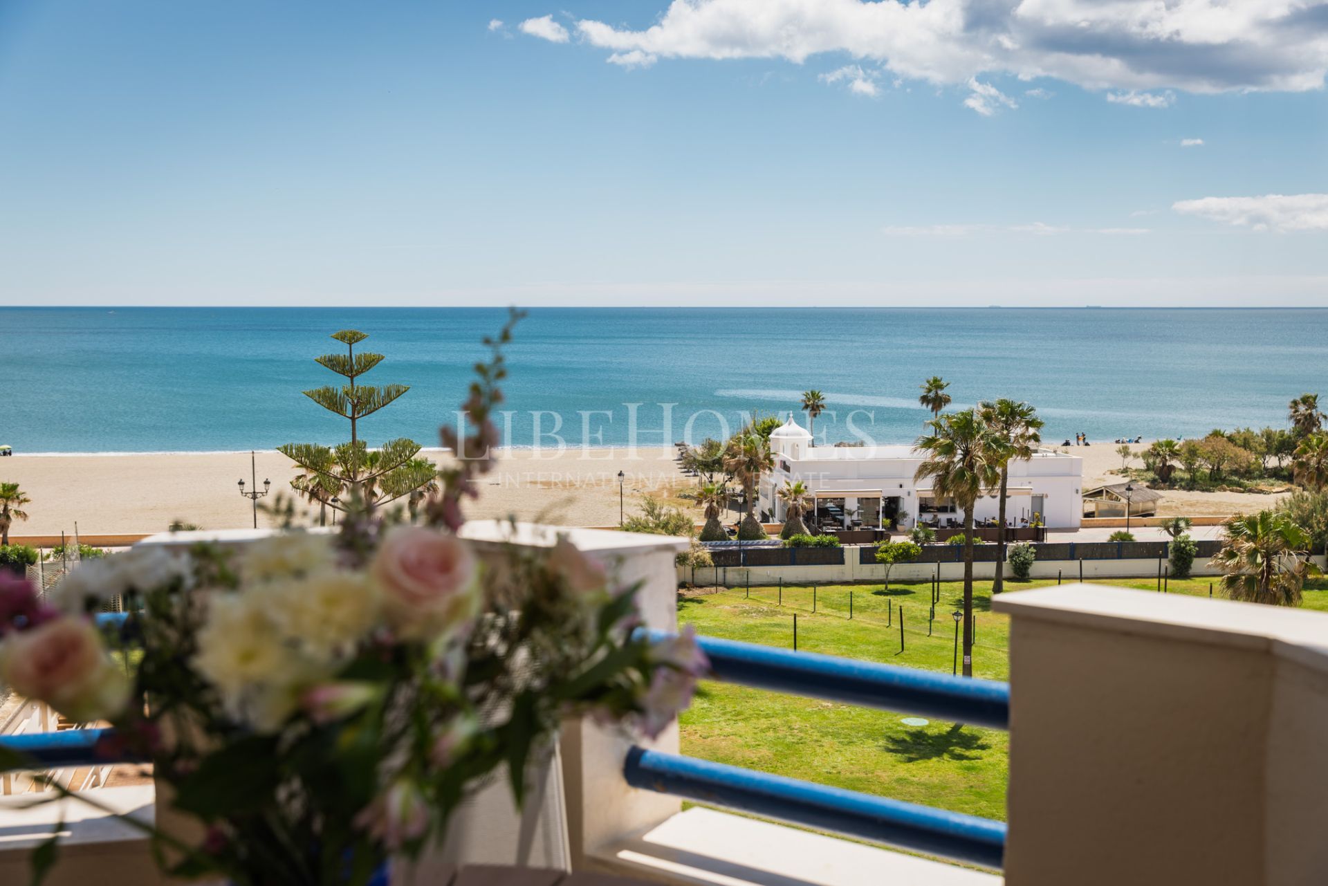Beachfront apartment, big terrace facing the sea, La Noria, Sabinillas