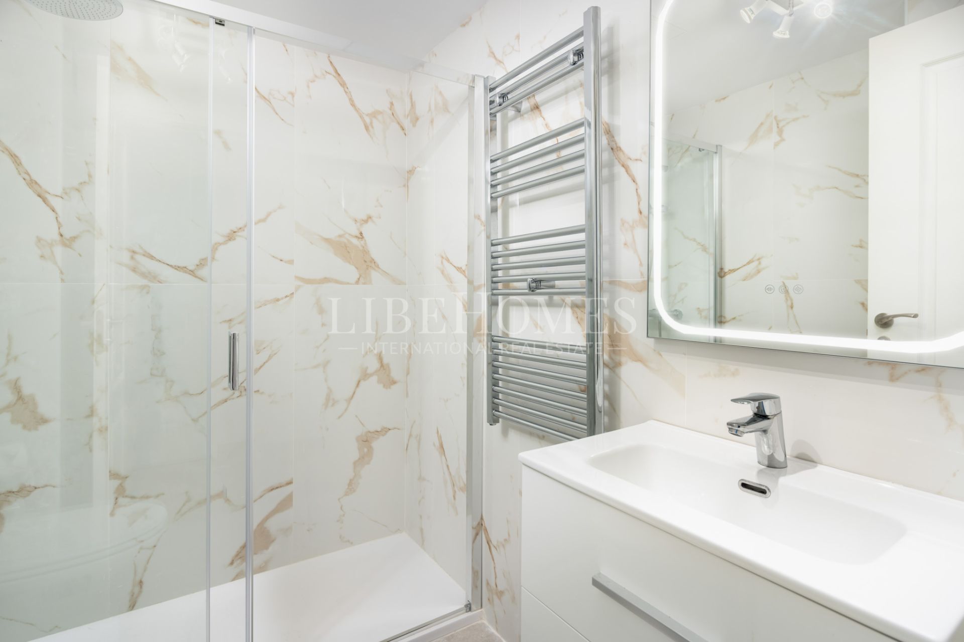 Beachfront apartment, big terrace facing the sea, La Noria, Sabinillas