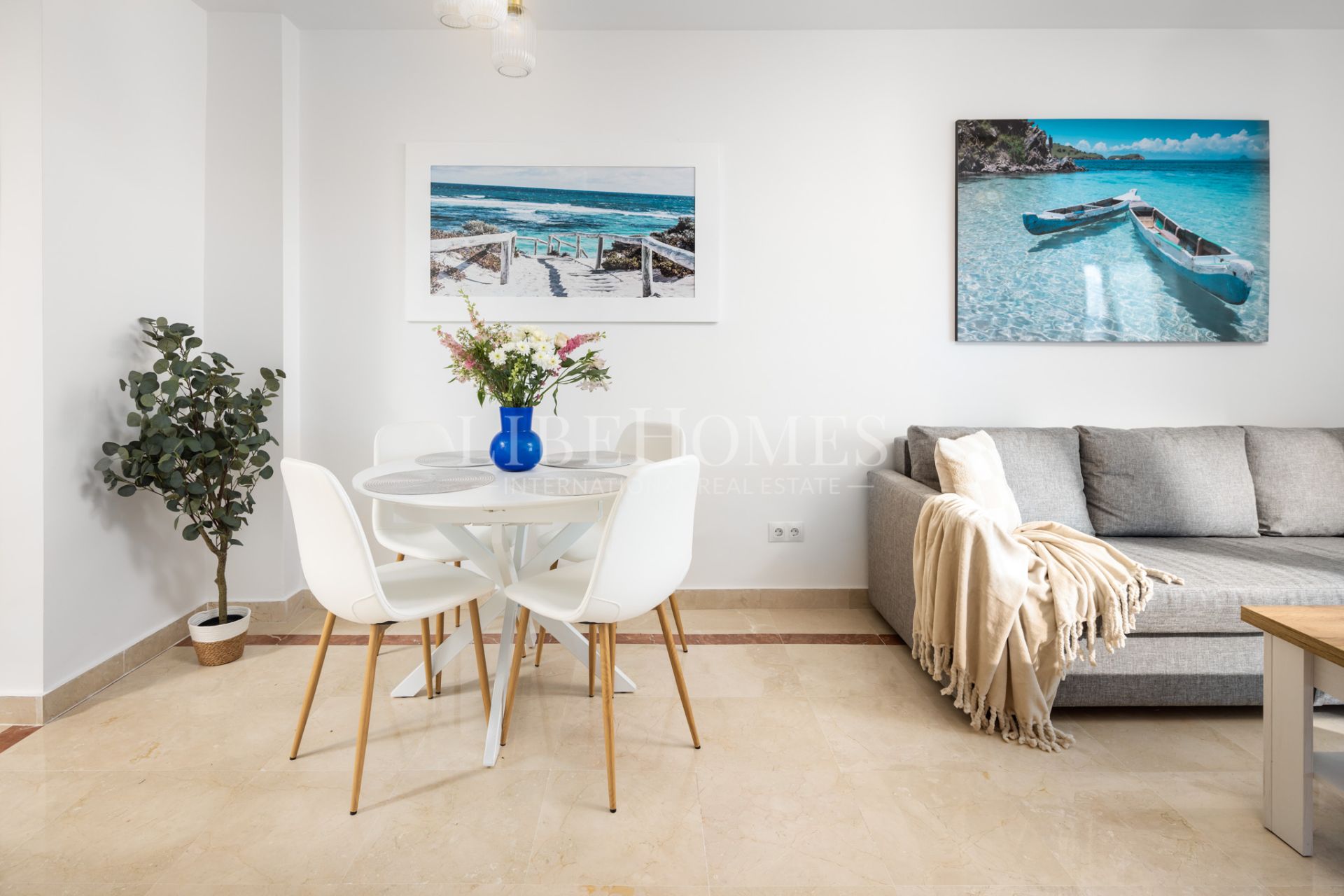 Beachfront apartment, big terrace facing the sea, La Noria, Sabinillas
