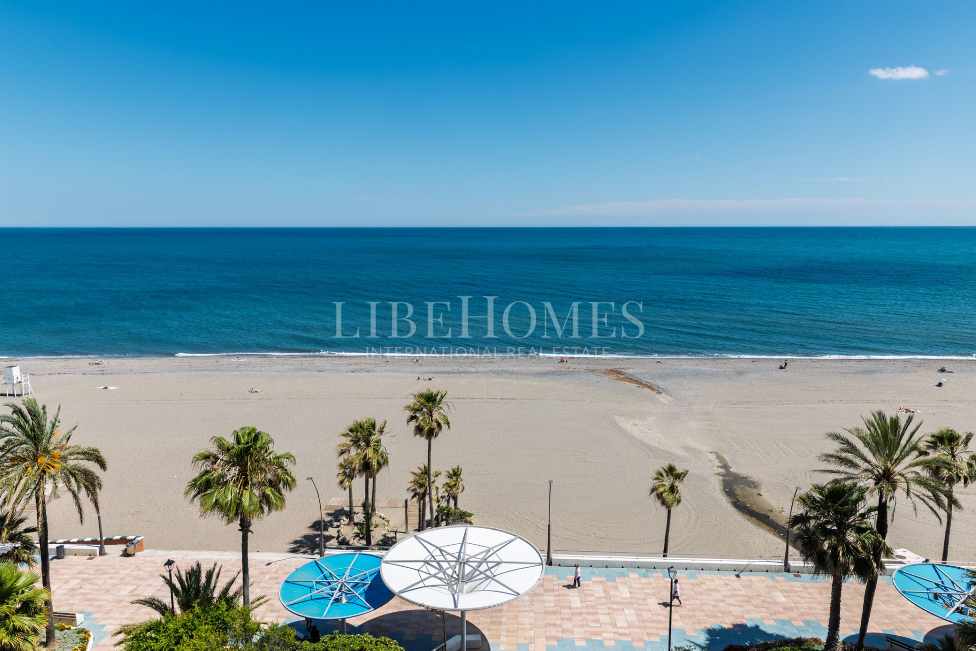 Apartment on Estepona's seafront promenade, with direct sea views