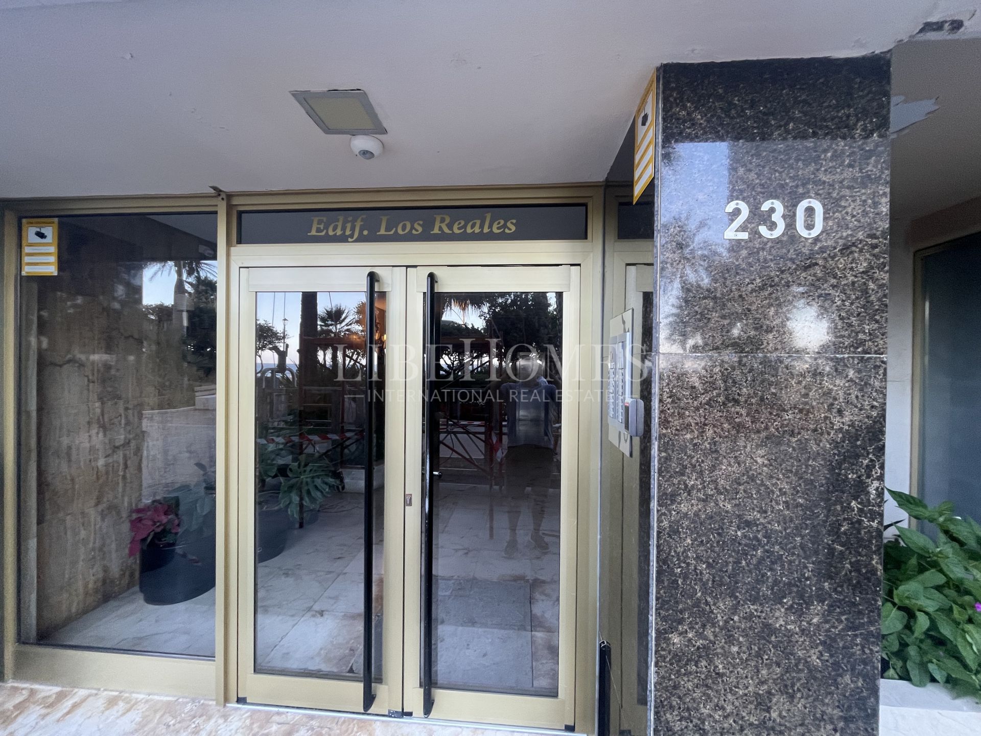 Apartment on Estepona's seafront promenade, with direct sea views