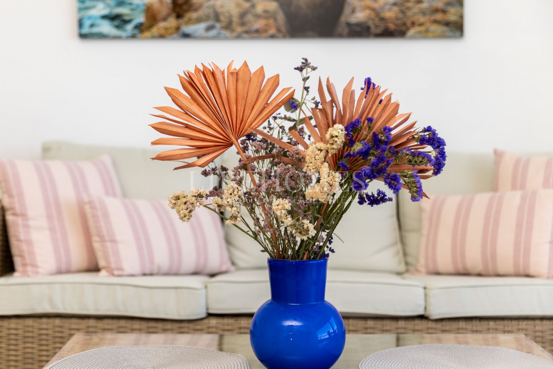 Apartment on Estepona's seafront promenade, with direct sea views